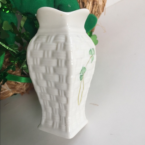 🎁☘️Belleek Bud Vase, Irish Porcelain - Picture 3 of 6
